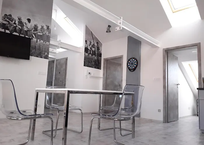 8X8 Tetoter Apartman