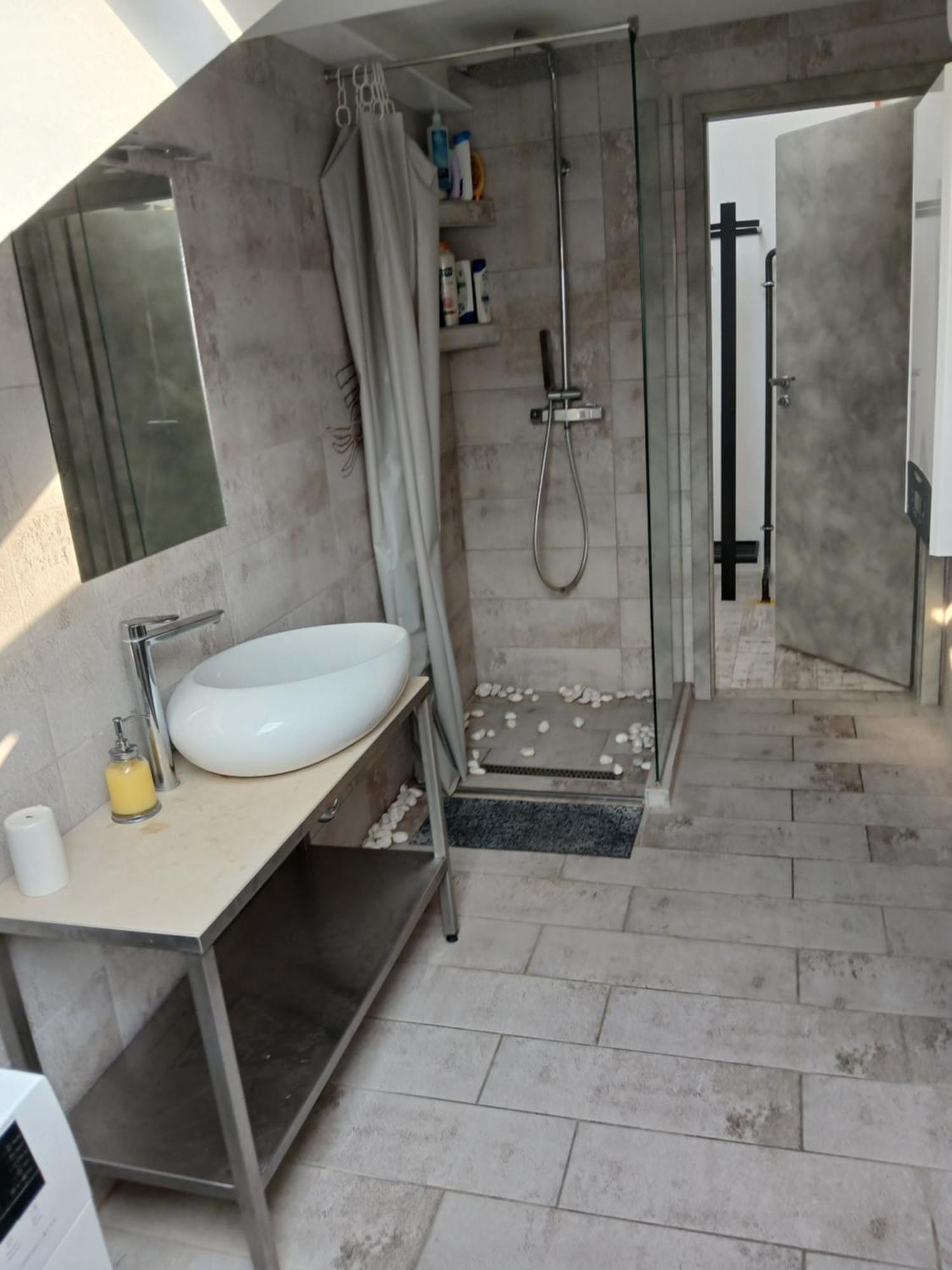 Apartment 8x8 Tetoter *